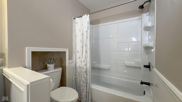 3019 E Berwyn St, Indianapolis, IN 46203 - bathroom featuring shower / tub combo with curtain and toilet
