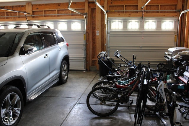 9068 Thames Dr, Avon, IN 46123 - view of garage