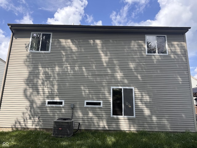 6585 Dunsdin Dr, Plainfield, IN 46168 - view of side of property with a central air condition unit