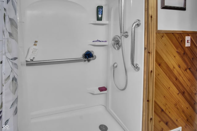 241 Wehmeier St, Columbus, IN 47201 - bathroom featuring curtained shower