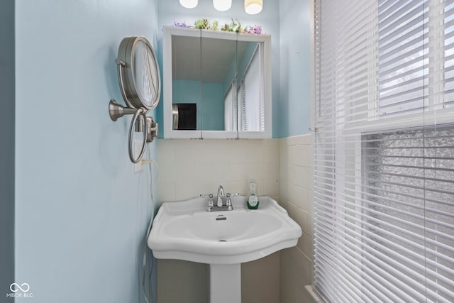 113 N Munsie St, Indianapolis, IN 46229 - bathroom with tile walls and backsplash