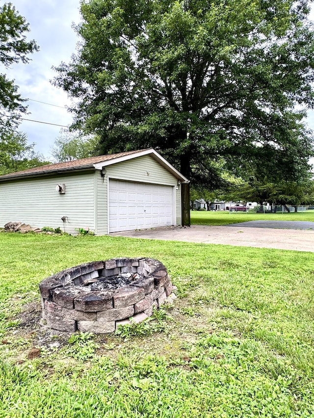 526 Jefferson Vly, Coatesville, IN 46121 - view of detached garage