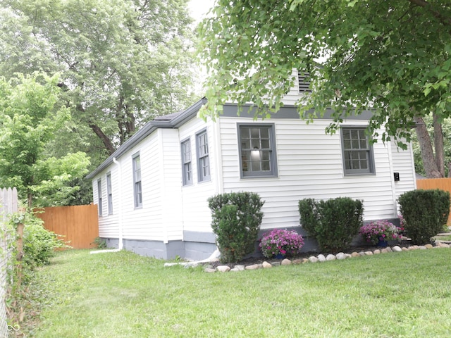 4445 Kingsley Dr, Indianapolis, IN 46205 - view of side of property