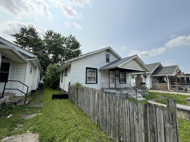 1226 Hiatt St, Indianapolis, IN 46221 - view of front facade featuring a fenced front yard and a porch