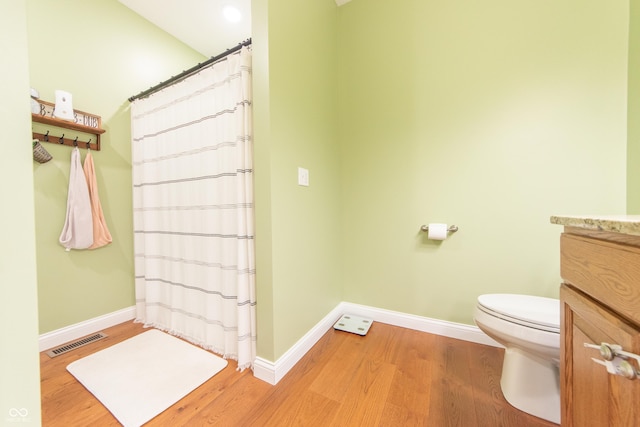 8090 N State Highway 7, Elizabethtown, IN 47232 - full bathroom featuring wood finished floors, vanity, and curtained shower