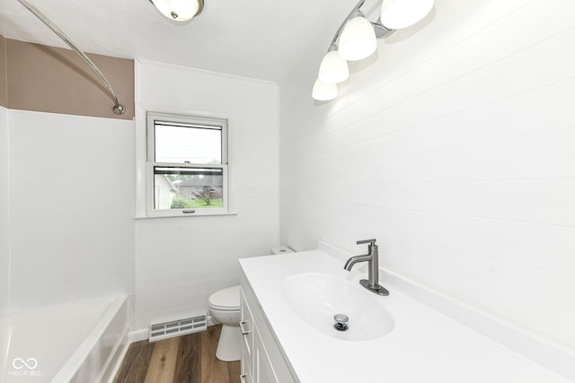 823 Rustic Rd, Anderson, IN 46013 - bathroom with wood finished floors, vanity, and shower / bathtub combination