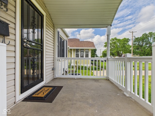 4025 Main St, Anderson, IN 46013 - view of patio / terrace