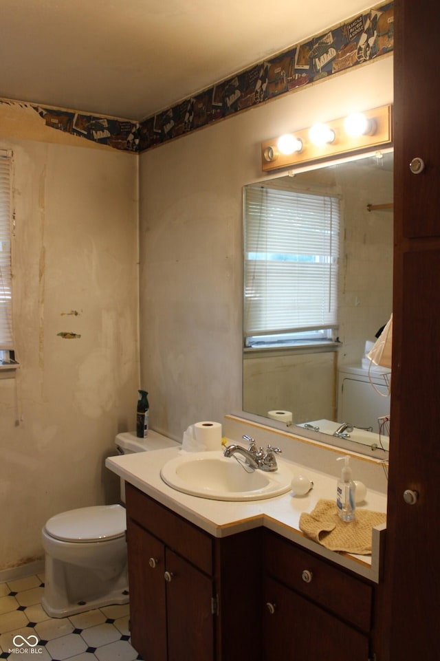 515 Hawthorne Ave, Anderson, IN 46011 - bathroom with vanity and tile patterned floors