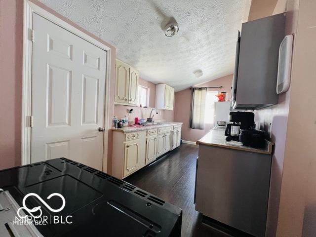 1358 Hiatt St, Indianapolis, IN 46221 - photo 9