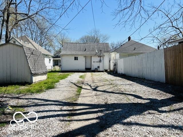 1358 Hiatt St, Indianapolis, IN 46221 - photo 5
