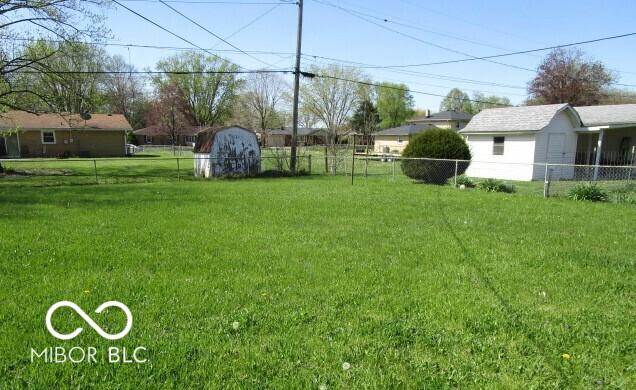311 Fall Creek Dr, Anderson, IN 46013 - view of yard
