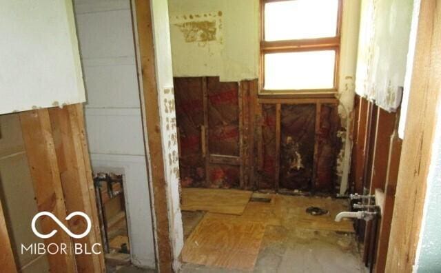 311 Fall Creek Dr, Anderson, IN 46013 - view of bathroom