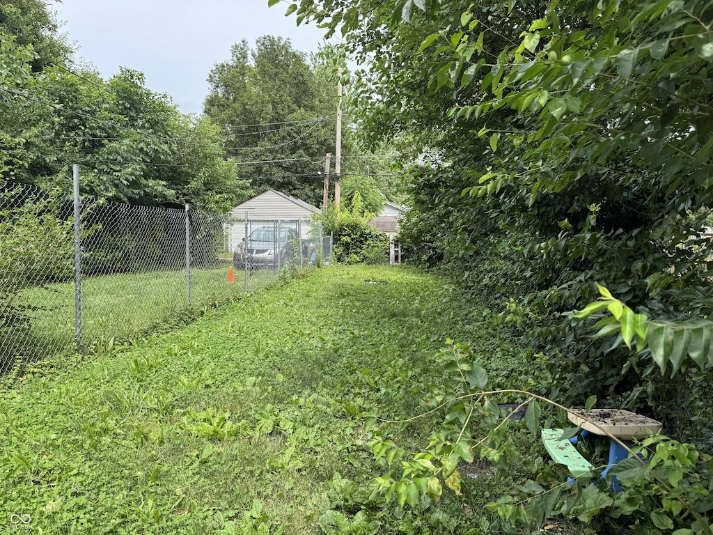 367 S Butler Ave, Indianapolis, IN 46219 - view of yard