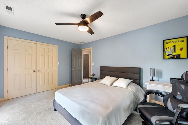4443 Mallard Pt, Columbus, IN 47201 - bedroom featuring light carpet, a closet, and a ceiling fan