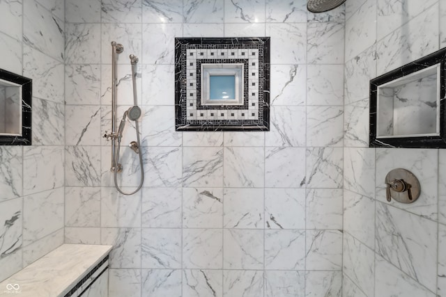 4443 Mallard Pt, Columbus, IN 47201 - bathroom featuring tiled shower