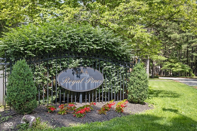 7629 Candlewood Ln, Indianapolis, IN 46250 - view of community / neighborhood sign