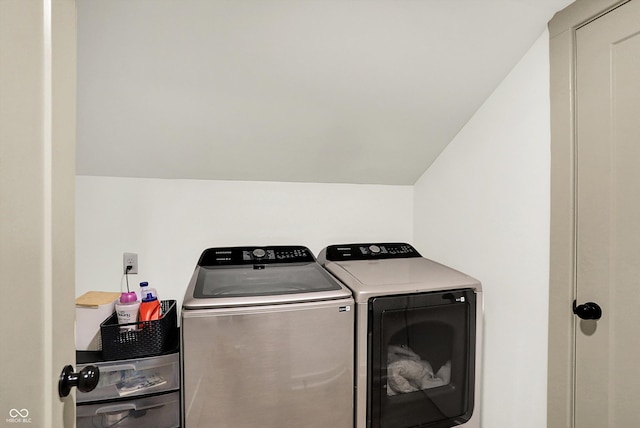 1046 N Hamilton Ave, Indianapolis, IN 46201 - washroom featuring washer and dryer