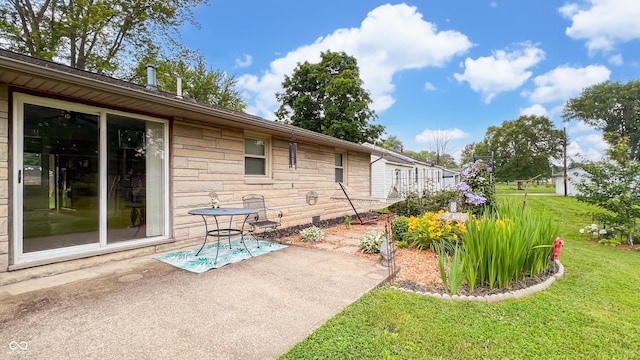 202 Collier St, Columbus, IN 47201 - view of patio