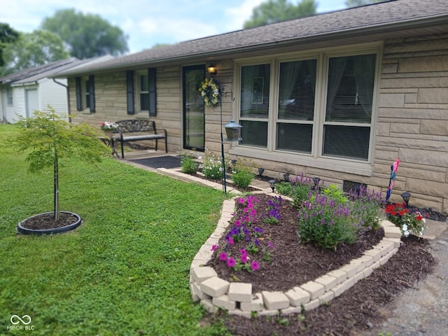 202 Collier St, Columbus, IN 47201 - ranch-style home featuring a front lawn and stone siding