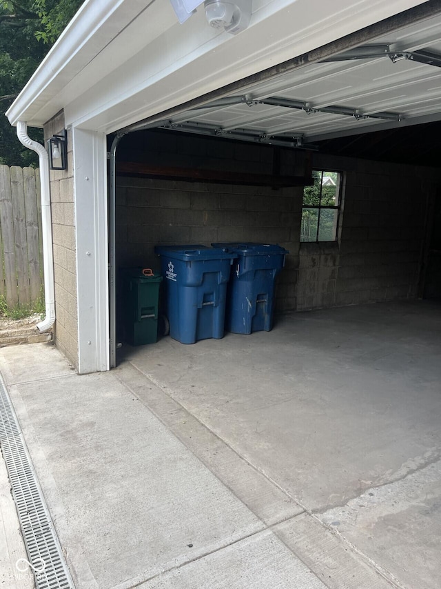508 W 38th St, Indianapolis, IN 46208 - view of garage