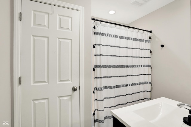4132 Tincher Rd, Indianapolis, IN 46221 - bathroom featuring vanity, recessed lighting, and a shower with curtain