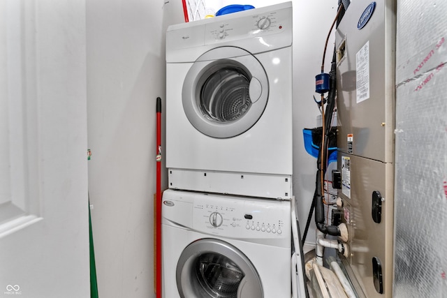 932 N Broadway St Unit 4, Indianapolis, IN 46202 - laundry room with stacked washer / drying machine