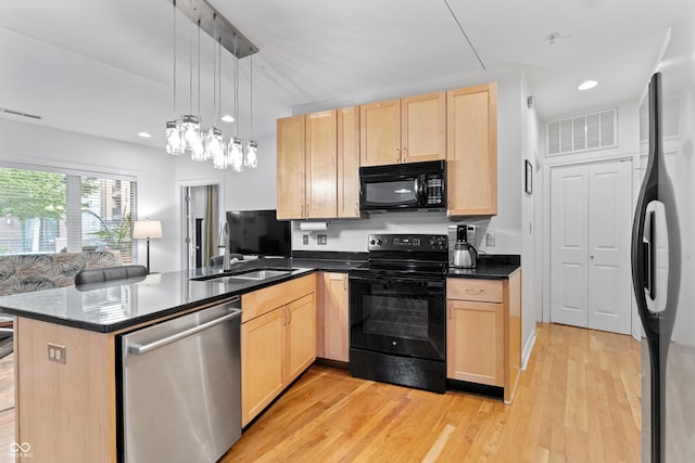 932 N Broadway St Unit 4, Indianapolis, IN 46202 - kitchen featuring black appliances, light brown cabinets, a peninsula, light wood-style floors, and recessed lighting