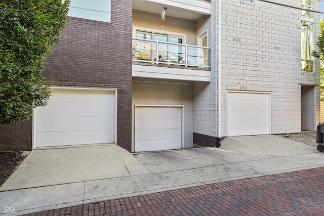 932 N Broadway St Unit 4, Indianapolis, IN 46202 - garage featuring decorative driveway