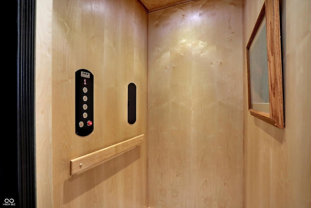 906 Berkhamsted Ln, Carmel, IN 46032 - elevator