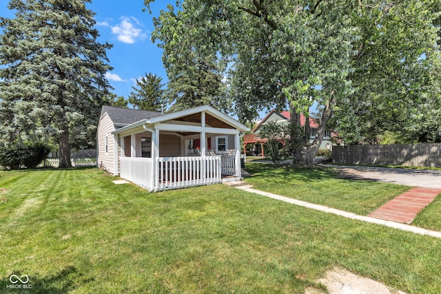 917 W Busby St, Lebanon, IN 46052 - bungalow featuring a porch