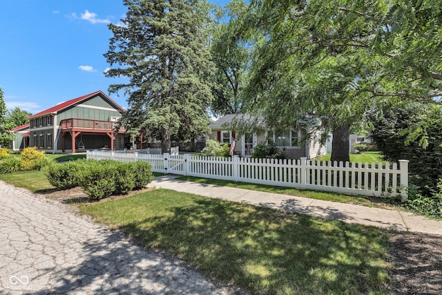 917 W Busby St, Lebanon, IN 46052 - view of front of house with board and batten siding and a fenced front yard