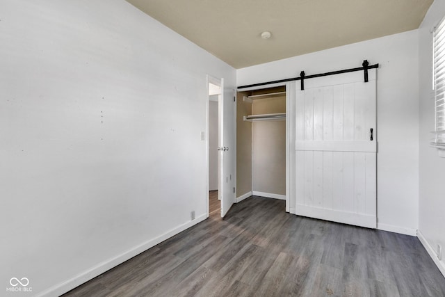 917 W Busby St, Lebanon, IN 46052 - unfurnished bedroom with wood finished floors, a barn door, and a closet