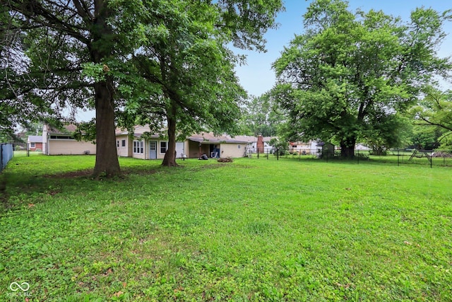 3921 S Lasalle St, Indianapolis, IN 46237 - view of yard