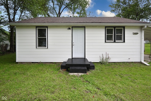 523 Patterson Rd, Columbus, IN 47203 - rear view of house featuring a yard and a shingled roof