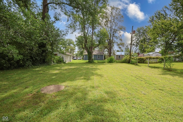 523 Patterson Rd, Columbus, IN 47203 - view of grassy yard
