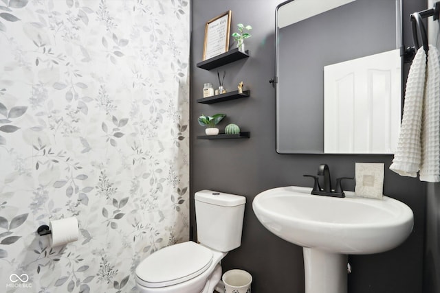 14453 Glapthorn Rd, Fishers, IN 46037 - full bath with toilet and curtained shower
