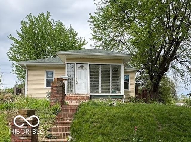 252 Ringwood Way, Anderson, IN 46013 - view of front of property with a front yard