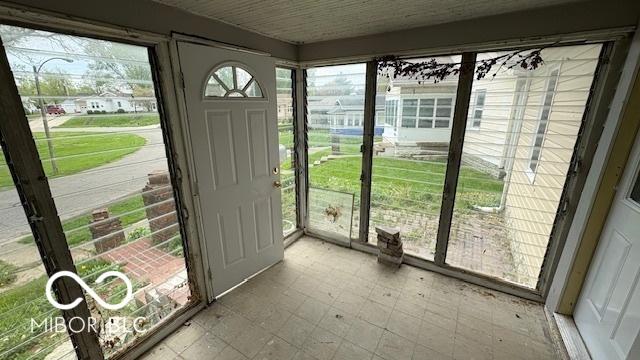 252 Ringwood Way, Anderson, IN 46013 - entryway with light flooring