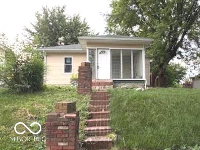 252 Ringwood Way, Anderson, IN 46013 - view of front of property featuring a front yard