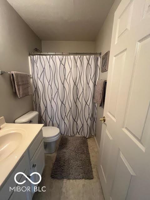 2231 Abbey St, Brownsburg, IN 46112 - full bathroom with vanity and curtained shower