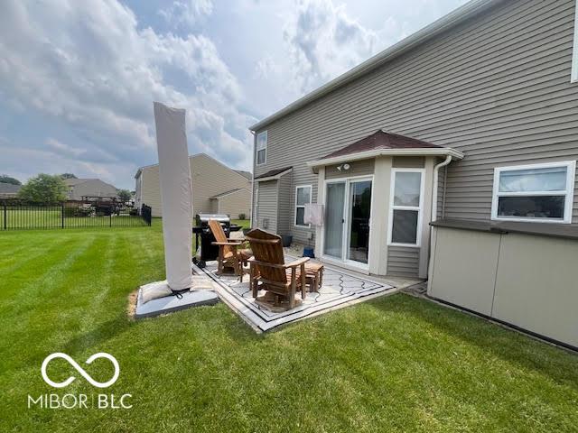 2231 Abbey St, Brownsburg, IN 46112 - rear view of house with a patio