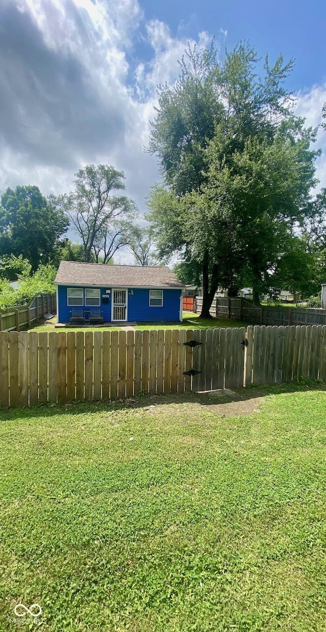 3464 N Bancroft St, Indianapolis, IN 46218 - view of fenced yard