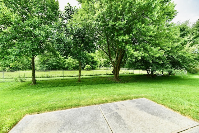 5759 Columbia Cir S, Greenwood, IN 46142 - view of yard with a patio area