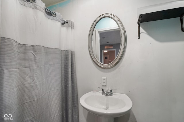 13041 S Finer St, Pimento, IN 47866 - full bath featuring curtained shower