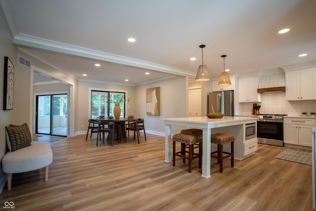 14407 Bryn Mawr Dr, Fishers, IN 46038 - kitchen featuring stainless steel appliances, light wood-style flooring, a breakfast bar, decorative backsplash, and recessed lighting