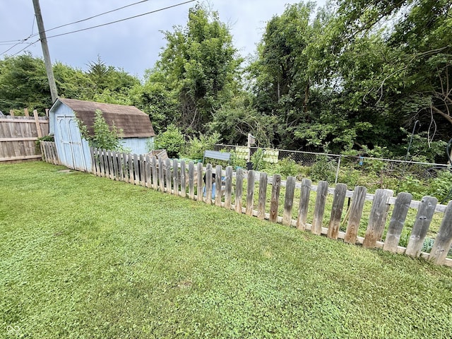 1816 Hemlock Ln, Plainfield, IN 46168 - view of yard with a storage unit