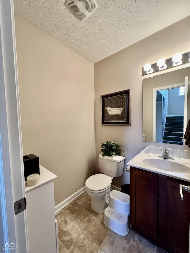 13859 Keams Dr, Fishers, IN 46038 - bathroom with vanity and a textured ceiling