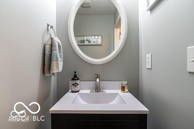 12584 Cold Stream Rd, Noblesville, IN 46060 - bathroom featuring vanity