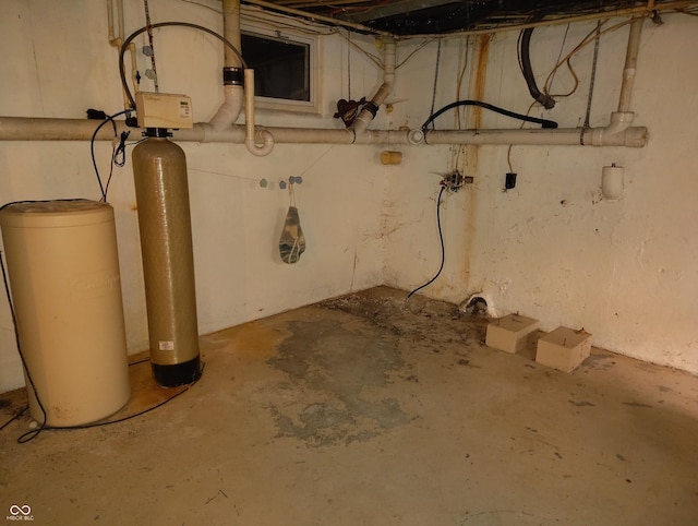8955 N County Road 925 E, Seymour, IN 47274 - unfinished below grade area featuring a water softener system