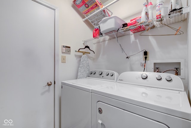 741 Chestnut Ln, Brownsburg, IN 46112 - laundry room with washing machine and dryer